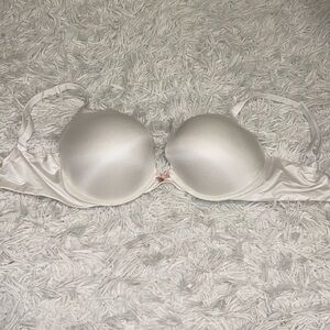 Victoria’s Secret Push-Up Bra (Size: 32DDD)